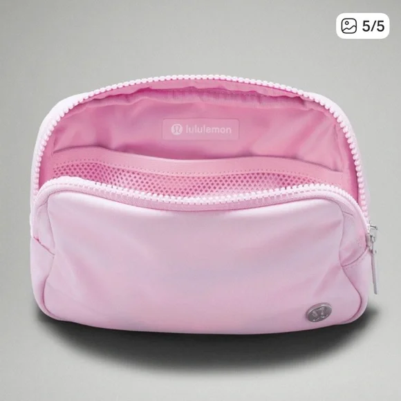 Lululemon Everywhere Belt Bag Wordmark - Picture 5 of 11